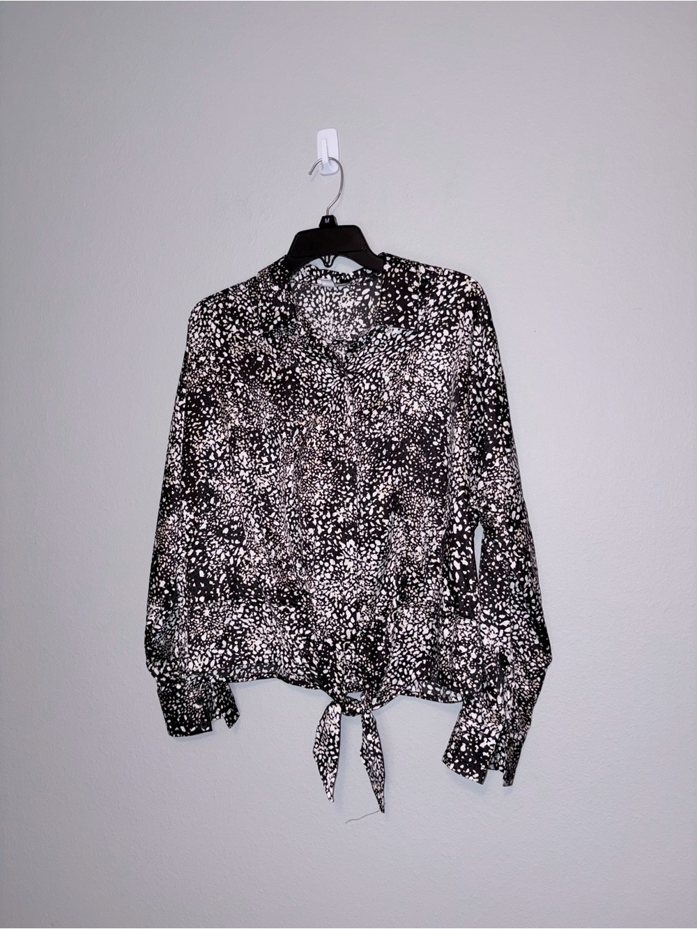 Nine West Button Front Ties at the Bottom Long Sleeve Button Cuffs Top Size L